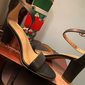 The limited - navy Quinta heels